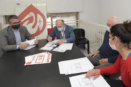 Il vicegovernatore con delega alla Salute Riccardo Riccardi e l'assessore regionale Pierpaolo Roberti con il presidente dell'Associazione Donatori Sangue di Trieste Ennio Furlani 